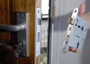 Aqua Locksmith Store Lake Oswego, OR 503-305-9504 - 6-Locks-Replace